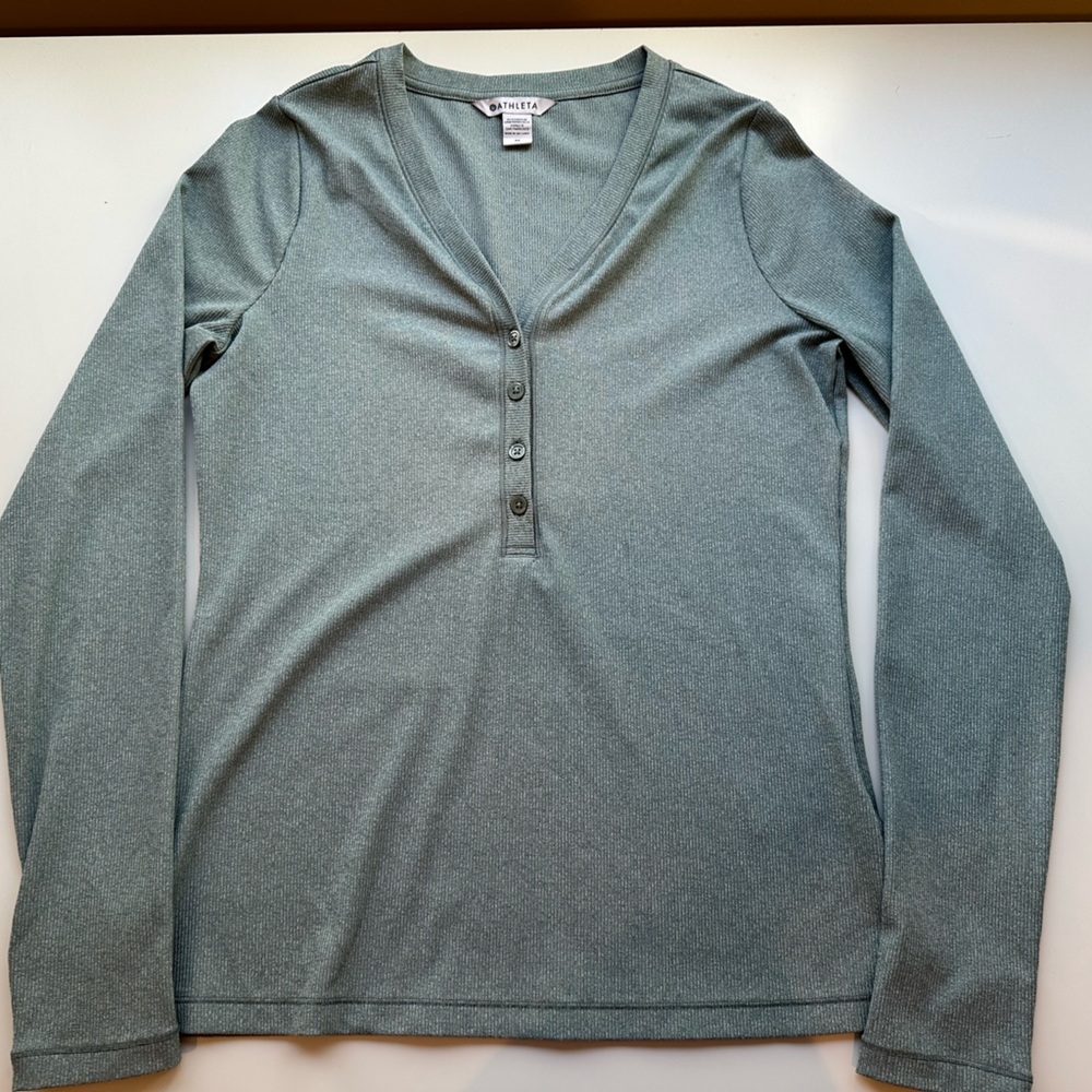 Athleta Uptempo ribbed long sleeve sage green Henley. Size M.